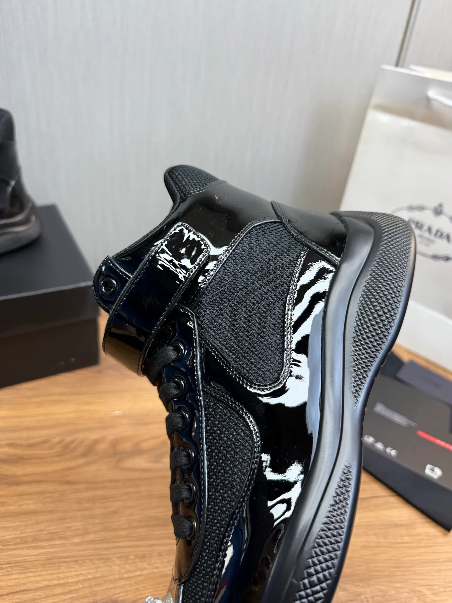 Men's shoes 700💰 [PRADA] Hot selling items🔥Must be recommended every day~~ Official website synchronized, 1:1 high quality shipments✔️ Imported cowhide fabric.+ cowhide lining, original bottom, high-end airplane box packaging🎁 38-45 (38.45 custom-made, non-refundable)